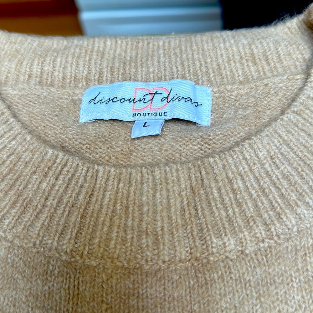 Sweater - Picture 4 of 4